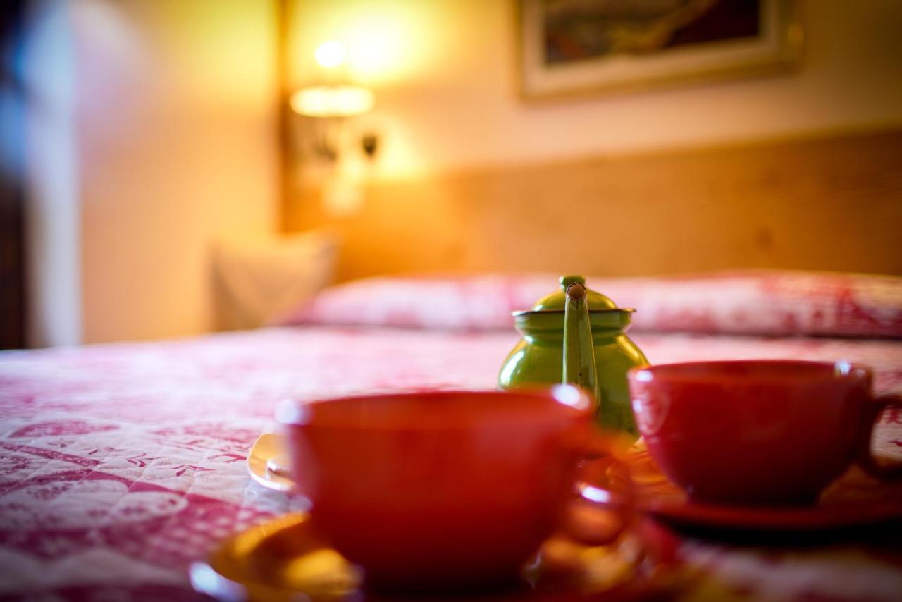Hotel Locanda Belvedere Courmayeur Rum bild