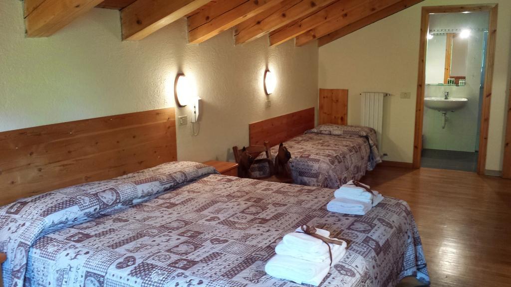 Hotel Locanda Belvedere Courmayeur Rum bild