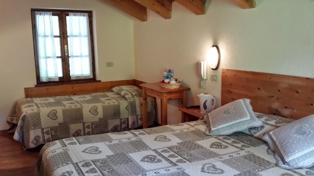 Hotel Locanda Belvedere Courmayeur Rum bild